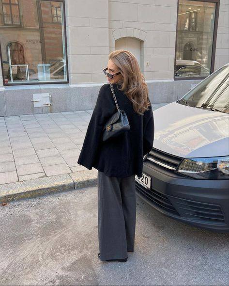 Black Sweater Outfit, Fashion Content Creator, Fashion Content, Skandinavian Fashion, Wellness Lifestyle, Neue Outfits, Mode Inspo, Autumn Outfit, Fashion Fits