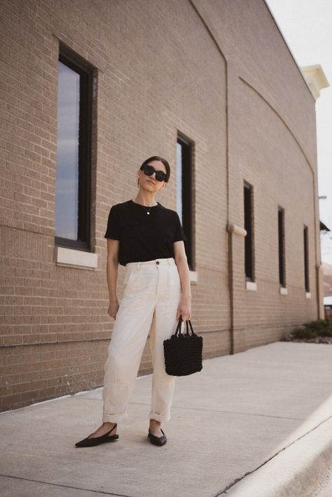 Black Pants Summer, Black Flats Outfit, Black Slingback Flats, Flats Outfit Work, Capsule Wardrobe Style, Neutral Spring Outfit, Spring Outfit Ideas, Flats Outfit, Wardrobe Style