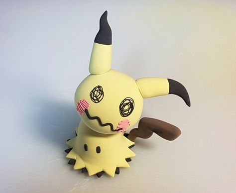 Mimikyu Polymer Clay, Clay Anime Ideas, Pokemon Clay Art, Anime Clay Ideas, Mimikyu Art, Polymer Clay Pokemon, Anime Clay, Pokemon Clay, Clay Pokemon