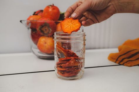 Dried Persimmons, Japanese Persimmon, Persimmon Recipes, Winter Snack, Persimmon Fruit, Canned Blueberries, Filipino Recipe, Scones Ingredients, Food Dehydrator