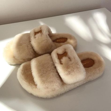 Spotted Fashion on Instagram: “Celine Fur Sandals 🐻 Photo credit @42fashion #celineshoes #celinesandals #celiness21 #instadaily #fashion #luxury #instagood…” Expensive Heels, Celine Shoes, Fur Sandals, Baby Room Inspiration, Stylish Glasses, Fancy Shoes, Cute Heels, Stylish Work Outfits, Swag Shoes