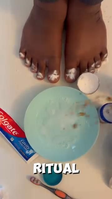 Fungal Nail Sock Hack, Sock Trick, Uses For Listerine, Health Nails, Homemade Facial, Bible Journal Notebooks, Homemade Facial Mask, Fungal Nail, Diy Cleaning Solution