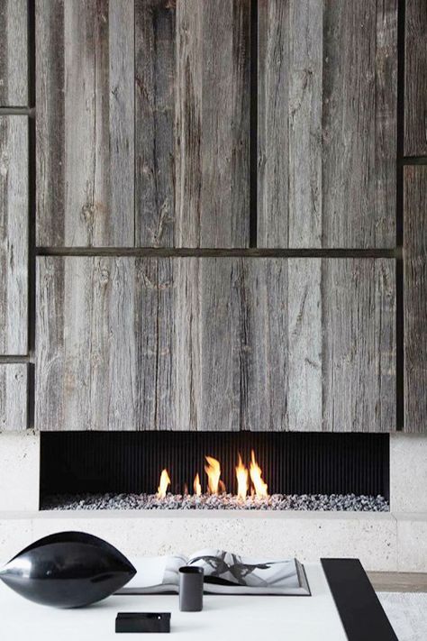 HELLY&CO Design Camino, White Living Room Decor, Interior Design Photography, Wood Fireplace, Home Fireplace, Style Deco, Modern Fireplace, Fireplace Mantle, Fireplace Design