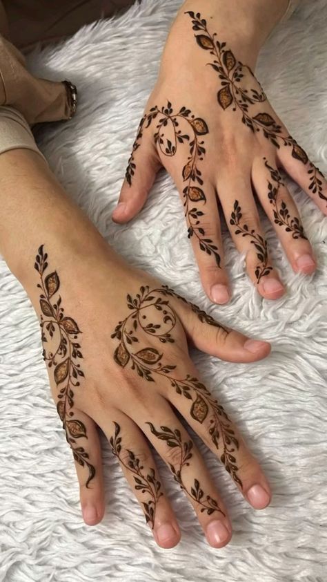 Arab Henna Designs, Arab Music, Brown Munde, Henna Styles, Henna Designs Wrist, Pretty Henna, Eid Henna, Henna Ideas, Henna Tattoo Hand