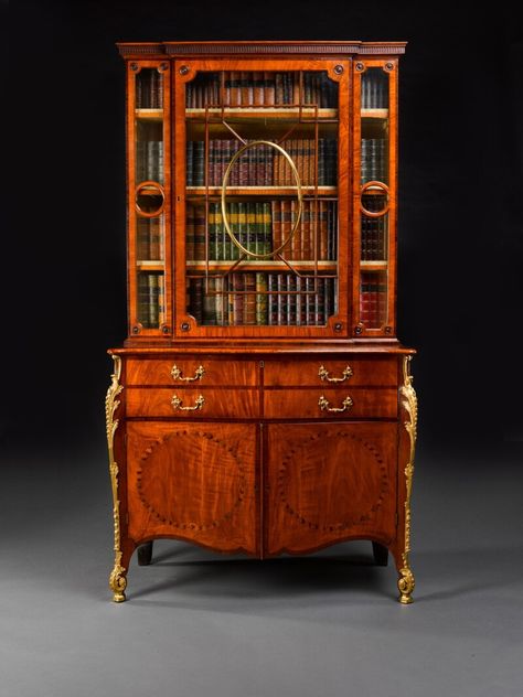 Thomas Chippendale, Chippendale Furniture, Fine Antique Furniture, Antique French Furniture, English Furniture, George Iii, Small Drawers, Century Furniture, Display Cabinet