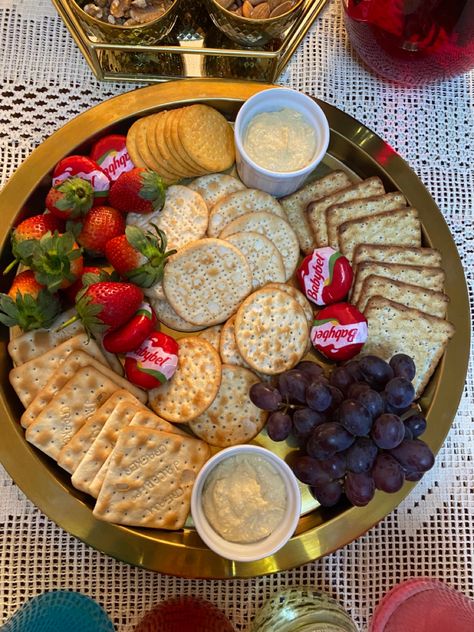 CRACKERS??? grapes babybel humus strawberry yum oui oui Cheese Aesthetic, Babybel Cheese, Oui Oui, Charcuterie Board, Crackers, Cheese Board, Grapes, Cheese, Quick Saves