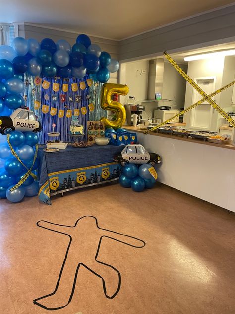 Cop Party Ideas, Police Party Food, Police Birthday Theme, Police Party Decorations, Police Officer Party, Police Themed Birthday Party, Cop Party, Police Officer Birthday, Police Birthday Party