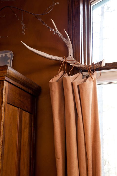 Since we live in the mountains I thought a deer horn curtain rod would be cool! Antler Curtain Holder, Antler Hanger, Cool Things To Do With Deer Antlers, Hanging Deer Antlers On Wall, Deer Horn Ideas, Deer Antler Coat Rack, Antler Shower Curtain, Rustic Curtain Rods, Deer Antler Ideas