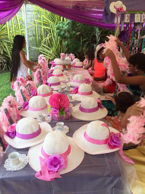 Alessandra's beautiful 6th birthday Tea Party!! Mother Day Tea Party Ideas, Kids High Tea Party, Tea Party Birthday Theme, Princess Tea Party Birthday, Adult Tea Party, Tea Party Attire, Diy Tea Party, Kids Tea Party, Birthday Tea Party