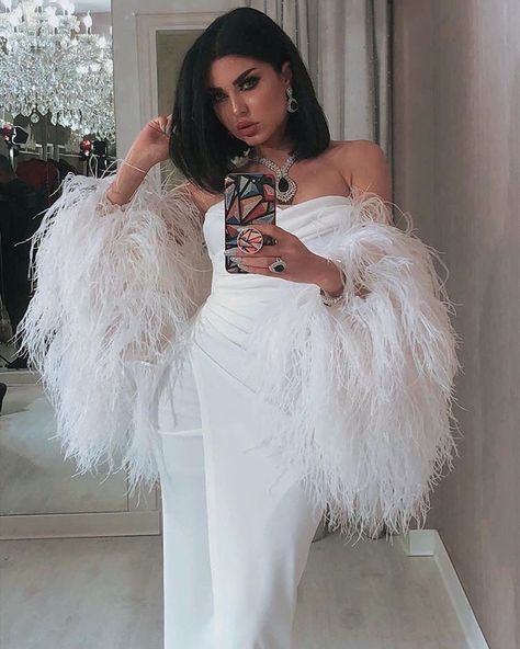 Evening Dress With Feathers, Ballerina Wedding, Prom Formal Dresses, Gloves Dress, Dress With Feathers, Distressed Dress, Cape Wrap, Dubai Abaya, White Evening Dress