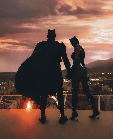 Cat Woman Photoshoot Ideas, Cat Woman Photoshoot, Batman Photoshoot, Batman And Catwoman Costumes, Batman Cat, Batman Halloween, Catwoman Comic, Catwoman Cosplay, Hot Halloween Outfits