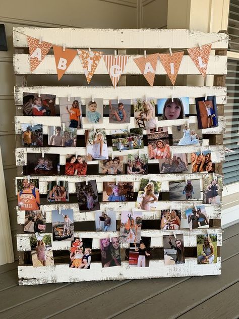 Brewery Graduation Party, Senior Graduation Party Decorations, Graduation Picture Set Up Ideas, Pictures Graduation Party, Grad Party Pallet Picture Display, Cute Grad Party Themes, Twin Graduation Party Ideas, Picture Ideas For Graduation Party, Grad Party Decorations Pictures