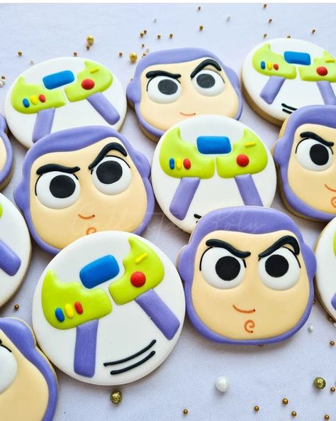 Buzz Light Year Cookies, Toy Story Cookies Decorated, Buzz Lightyear Cookies, Cow Cupcakes, Toy Story Cookies, Cookie Monster Birthday Party, Buzz Lightyear Birthday, Cookie Cake Designs, Cookies Design