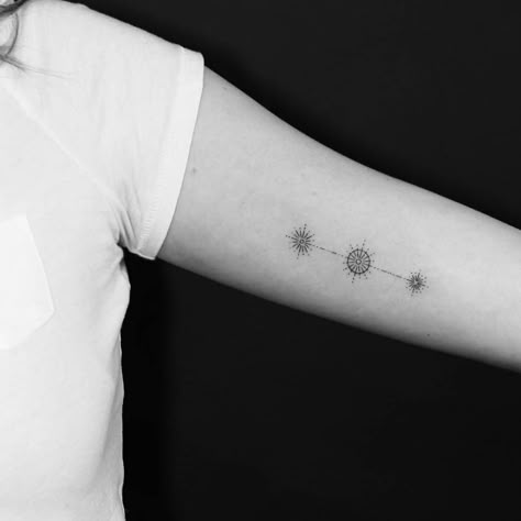 Orion's belt tattoo on the left inner arm. Belt Tattoo, Orion Tattoo, Astronomy Tattoo, Cosmic Tattoo, Small Star Tattoos, Orion's Belt, Orion Constellation, Tattoo Prices, 4 Tattoo