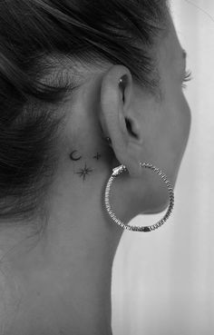 Star Tattoos Behind Ear, Tiny Tattoo Placement, Back Ear Tattoo, Small Back Tattoos, Small Moon Tattoos, Behind Ear Tattoos, Side Neck Tattoo, Hidden Tattoos, Neck Tattoos Women