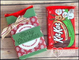 Kit Kat Treat Holder, Stampin Up Candy Bar Holder, Kit Kat Valentines Ideas, Kit Kat Bar, Nugget Candy, Christmas Gits, Kit Kat Bars, Christmas Treats Holders, Christmas Treat Bags