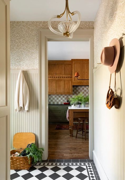 Cottage Kitchen Ideas, Cozy Cottage Kitchen, Mudroom Makeover, Upper Kitchen Cabinets, Bed & Breakfast, Cottage Kitchens, Kitchen Design Plans, Entry Way, Cottage Kitchen