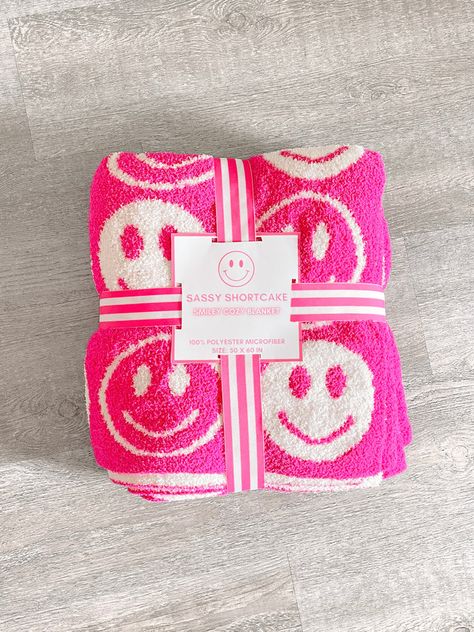 Hot Pink Bedroom Accessories, Smiley Face Blanket, Blankets Preppy, Roller Rabbit Blanket, Smiley Blanket, Preppy Blankets, Preppy Throw Blanket, Preppy Teen Bedroom, Hot Pink Bedroom