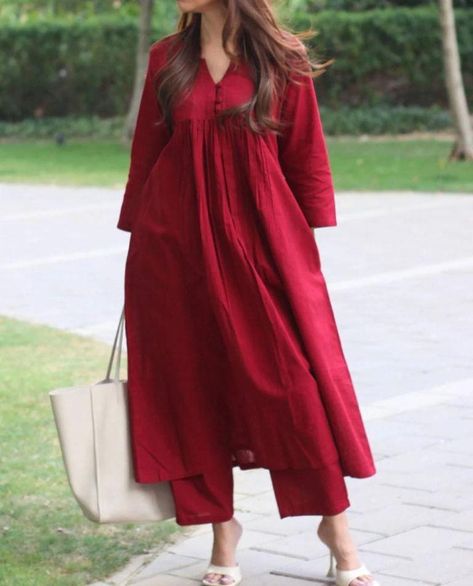 How To Style Red Kurti, Plain Kurtis Design, Cotton Plain Kurti Designs, Tamil Dress, Daily Wear Kurtis Casual, Trendy Kurti Designs, Plain Kurta Set, A Dress Outfit, A Line Kurti