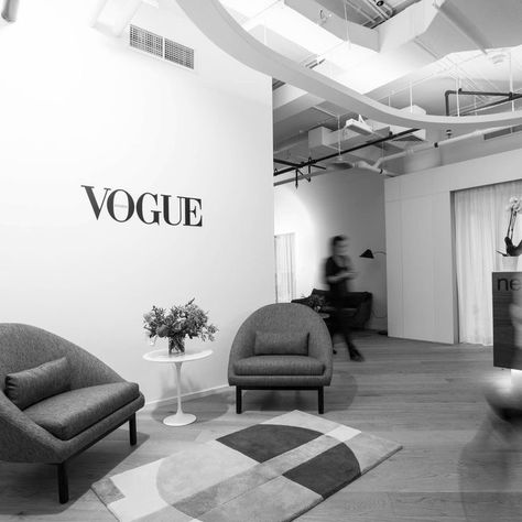 Vogue Office, Dubai Office, Fashion Dream Job, Vogue Vintage, Career Vision Board, Model Lifestyle, Career Fashion, Dream Career, Vogue India