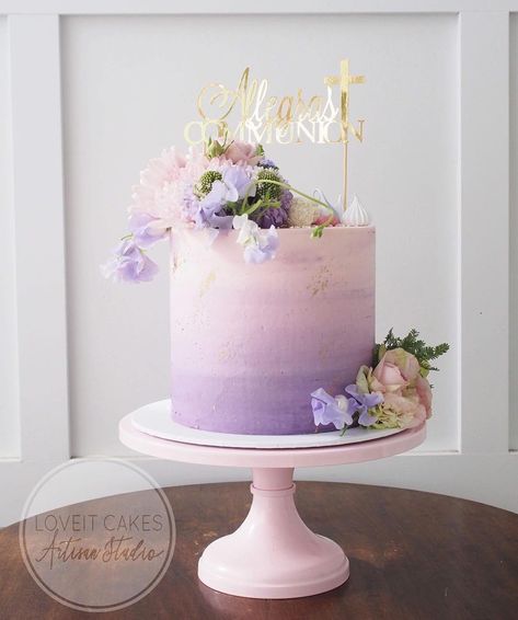 Image may contain: flower, plant and indoor Purple Cakes Birthday, Buttercream Chocolate, Wedding Cake Ombre, Purple Cakes, Elegant Birthday Cakes, Fresh Flower Cake, Bakery Cake, Cake Decorating Frosting, Cake Fondant