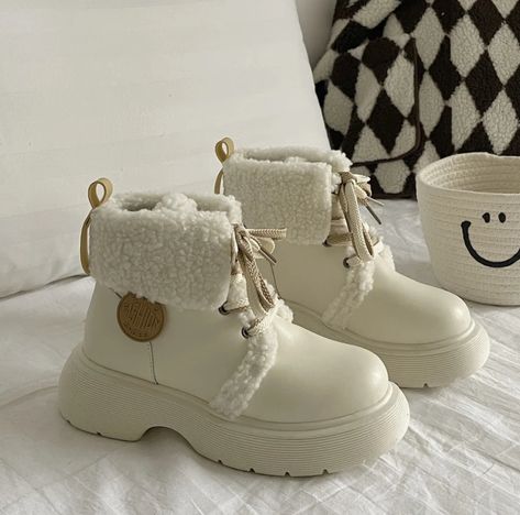 Boots For Ladies, Mode Shoes, Leather Snow Boots, Ankle Boots Leather, Dr Shoes, Pretty Shoes Sneakers, Cute Shoes Heels, Kawaii Shoes, Shoes Outfit Fashion