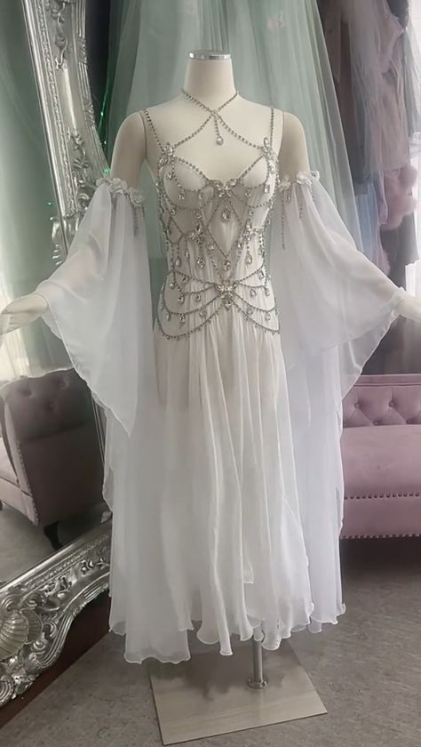 White Gothic Dress Aesthetic, Fantasy Wedding Dress Elves, White Dress Fantasy Aesthetic, White Medieval Dress Aesthetic, White Fairy Dress Aesthetic, White Elven Dress, White Elf Dress, White Ethereal Outfit, Sirencore Dress