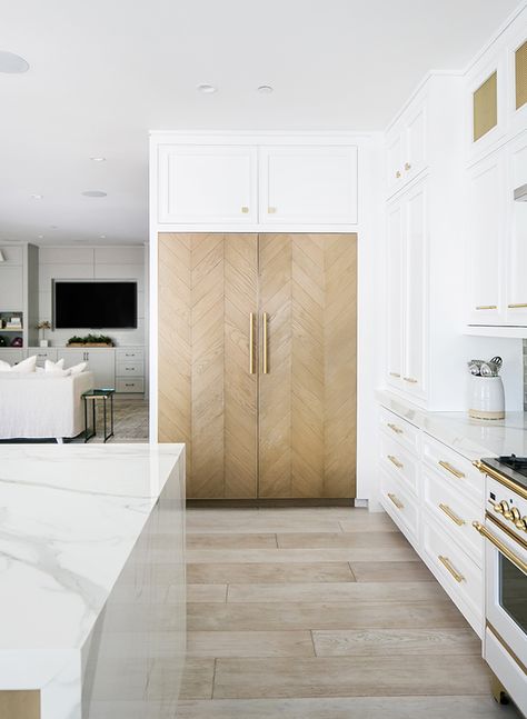 Unique Cabinet Door, Herringbone Wood, Cabinet Door Styles, White Shaker Cabinets, Gorgeous Doors, Home Luxury, Brass Knobs, Counter Tops, Double Door