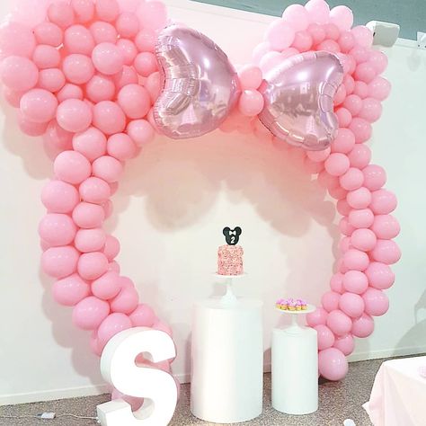 Minnie Mouse Balloon Arch, Minnie Mouse Decorations, Minnie Mouse Balloons, Minnie Mouse Birthday Decorations, Mickey Balloons, Pool Birthday, Pool Birthday Party, Light Letters, Decoration Birthday