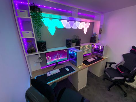 Gaming Basement, Couple Gaming Room Setup, Gaming Equipment, Gaming Desk Setup, Game Setup, Custom Keyboard, Computer Gaming Room, Gamer Setup, Computer Setups