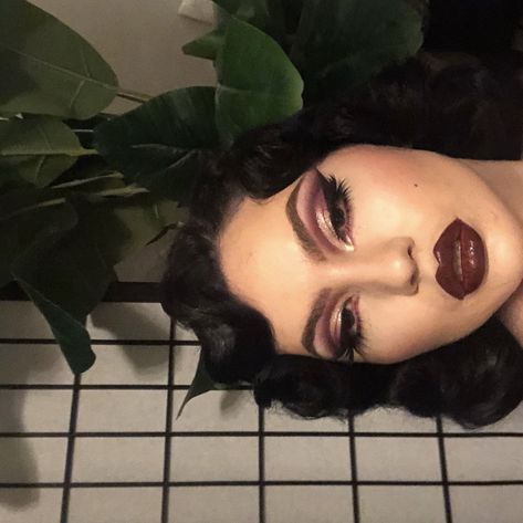 Prom Goth Makeup, Goth Makeup Romantic, Formal Goth Makeup, Alt Glam Makeup, Goth Bride Makeup, 70s Goth Makeup, Medium High Contrast Makeup, Dark Fem Makeup, Vampy Makeup Looks