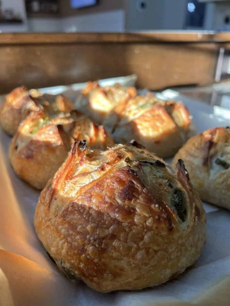 Mini Jalapeno Cheddar Loaves - Acts Of Sourdough Everything Sourdough Bread, Sourdough Vegan Recipes, Mini Sourdough Boules, Mini Sourdough Loaves, Cheddar Jalapeno Bread, Artesian Bread, Focaccia Dough, Krolls Korner, Sourdough Loaves