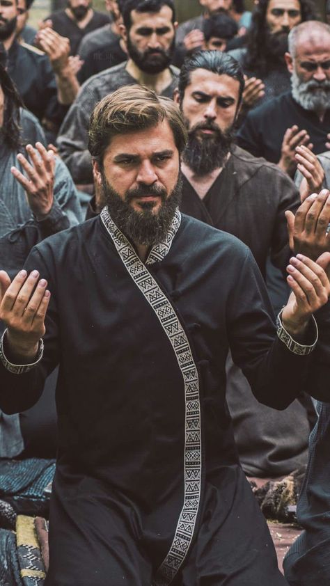 Mehmed The Conqueror, Engin Altan, Muslim Photos, Eid Images, Earth Illustration, Dirilis Ertugrul, Friends Illustration, Best Friend Status, Funny Disney Memes