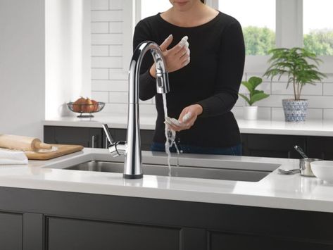 10 Faucet Trends for Kitchens and Baths in 2022 Craftsman Style Bathrooms, Craftsman Interior Design, Commercial Style Kitchen, Delta Kitchen Faucet, Best Kitchen Faucets, Cleaning Faucets, Craftsman Interior, Retractable Hose, Faucet Design