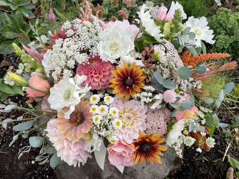 Dahlia And Zinnia Wedding Bouquet, Dahlia Zinnia Bouquet, Yarrow Bouquet, Celosia Bouquet, Snapdragon Bouquet, Zinnia Bouquet, Yarrow Flower, Bouquet Recipe, Farmers Market Flowers