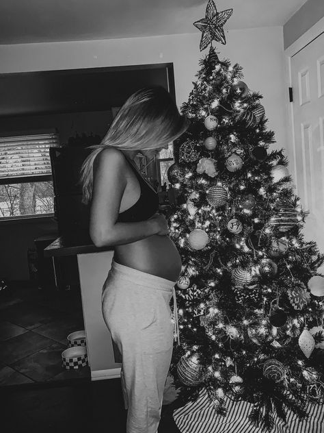 #pregnant #christmas #babybump Christmas Tree Belly Picture, Bump Christmas Pictures, Cute Pregnant Pictures, Holiday Bump Pictures, Pregnant During Christmas, Pregnancy Holiday Photos, Maternity Photos Aesthetic, Giant Pregnant Belly, 5months Pregnant Belly