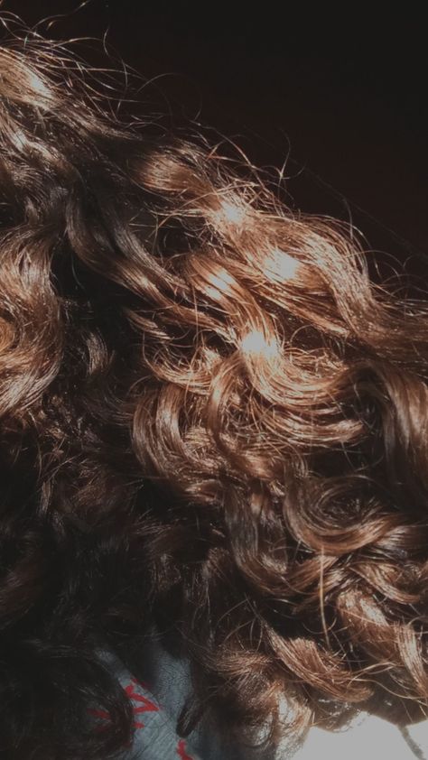 Curly Hair Picture Ideas, Curly Hair Wallpaper, Long Curly Hair Aesthetic, Curls For Long Hair, Curly Hair Photos, Muslim Couple Photography, Self Portrait Poses, Front Hair Styles, Curly Girl Method