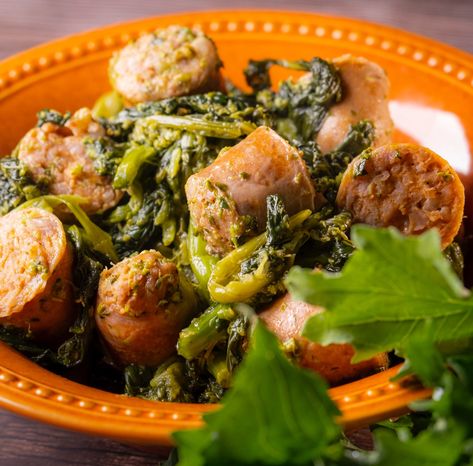 Italian Sausage & Broccoli Rabe Recipe | How to Make Calabrian-Style Sausages Traditional Italian Food Recipes, Italian Sausage Broccoli, Timballo Recipe, Authentic Italian Lasagna, Red Wine Beef Stew, Broccoli Rabe Recipe, Traditional Italian Food, Tagliatelle Recipe, Sausage Broccoli