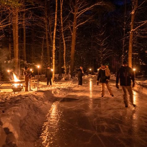 Ice Skating On Lake Aesthetic, Ice Skating Rink Outdoor, Ice Skating Outdoors, Ice Skating Outside, Outdoor Ice Rink Aesthetic, Ice Skating Rink Aesthetic, Skating Rink Aesthetic, Christmas Ice Skating, Christmas Activites