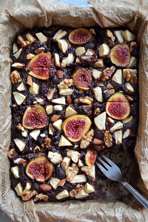 Fig Dessert, Fig Cake, Italian Cakes, Vegetarian Comfort Food, Dark Chocolate Brownies, Blondies Bars, Dark Chocolate Almonds, Chocolate Nuts, Brownie Recipe