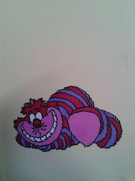 Cheshire cat - alice in wonderland Cheshire Cat Perler Bead Patterns, Cheshire Cat Perler Beads, Alice In Wonderland Perler Beads, Crafternoon Ideas, Cheshire Cat Alice In Wonderland, Perler Projects, Melty Bead Patterns, Perler Ideas, Alice Wonderland