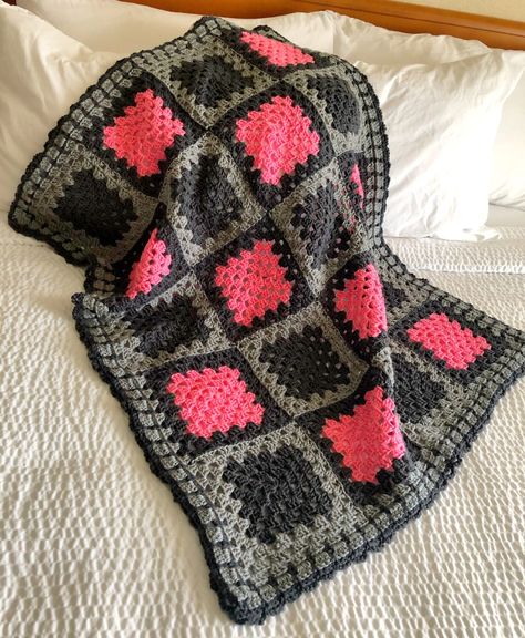 Simple Loop Granny Square Crochet Border - Pattern Princess Motifs Granny Square, Sunburst Granny Square, Baby Afghan Crochet Patterns, Crochet Border Patterns, Crochet Border, Crocheted Blanket, Easy Crochet Blanket, Crochet Granny Square Blanket, Baby Afghan Crochet