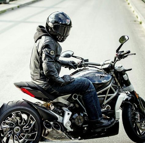 Hd Fatboy, Moto Ducati, Futuristic Motorcycle, Biker Gear, Ducati Motorcycles, Bmw Motorcycles, Cafe Racer Motorcycle, Ducati Diavel, Bike Rider