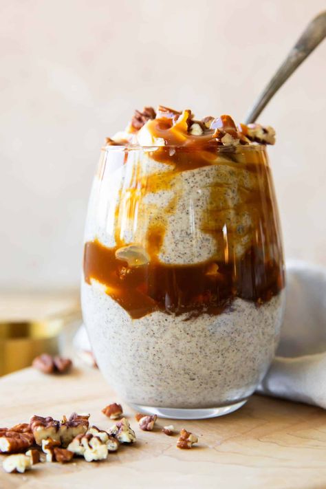 This Dulce De Leche Chia Seed Parfait recipe has 15g protein! Make these easy chia parfaits in 10 minutes for a sweet healthy breakfast. Chia Pudding Protein, Chia Seed Protein Pudding, High Protein Chia Pudding, Sweet Healthy Breakfast, Protein Chia Seed Pudding, Chia Seed Parfait, Easy Chia Pudding, Chia Seed Pudding Recipe, Chocolate Avocado Smoothie