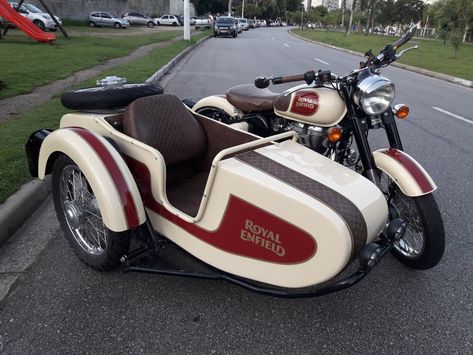 Royal enfield classic 500 sidecar Motorbike Sidecar, Motorcycle With Sidecar, Royal Enfield Classic 500, Trike Motorcycles, Maybach Car, Fat Baby, Enfield Classic, Old Chevy, Van Conversion Interior