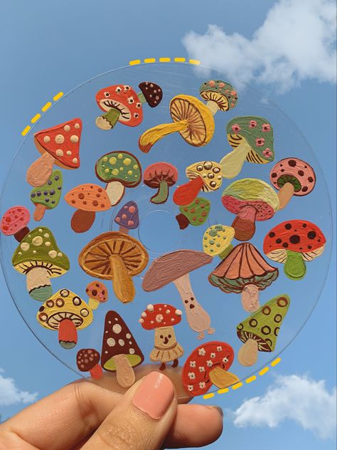 Mushroom Record Painting, Cds On Wall Ideas, Cd Ideas Diy Crafts, Cd Disk Art, Clear Cd Painting Ideas, Painting Cd Ideas, Dvd Painting Ideas, Painted Cds Aesthetic, Disc Painting Ideas