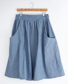 like the a line silhouette and huge pockets. don't really wear skirts but would be cool to fake a dress with a matching chambray top! Brumby Skirt, Diy Skirt Tutorial, Diy Sy, Chambray Skirt, Looks Jeans, Clubbing Outfits, Skirt Tutorial, Diy Skirt, Skirt Patterns Sewing