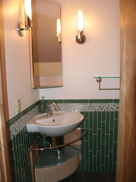 great bathroom... love the color of the tile Corner Vanity Ideas, Bathroom Corner Sink, Eclectic Powder Room, Corner Bathroom Mirror, Bathroom Vanity With Mirror, Corner Bathroom Vanity, Corner Mirror, Corner Bathroom, Corner Vanity