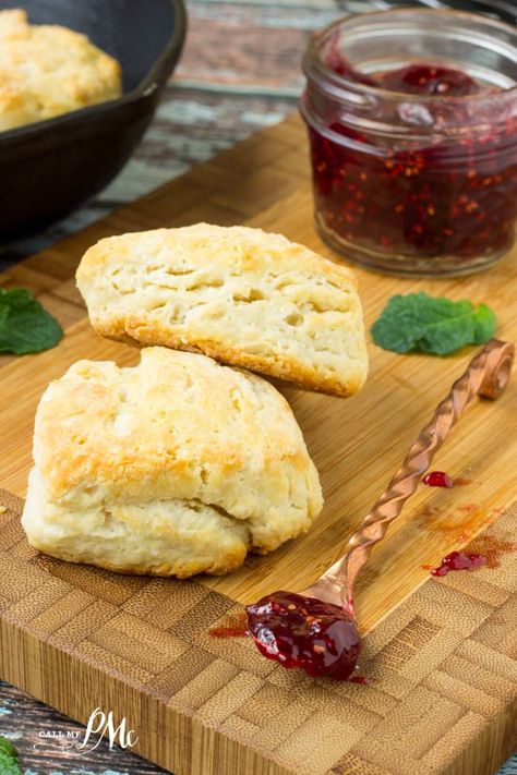 3 Ingredient Biscuits for Two is the perfect serving for 2 people. Pillowy soft, tall and fluffy, you'll love this homemade biscuit recipe! Single Serving Biscuit, Single Biscuit Recipe, Single Serve Biscuit, Biscuits For 2, Meal Ideas For Two, Mug Biscuit, Biscuits For Two, 3 Ingredient Biscuits, Quick Biscuit Recipe