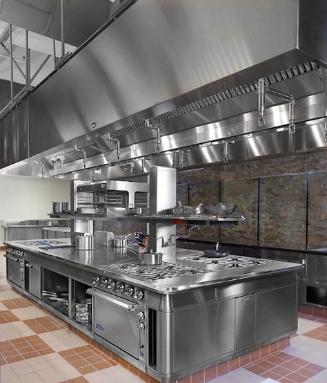 Commerical Kitchen, Chefs Kitchen Design, Restaurant Kitchen Design, Commercial Kitchen Design, Kitchen Scene, Bakery Kitchen, Commercial Kitchen Equipment, Hotel Kitchen, Kitchen Solutions